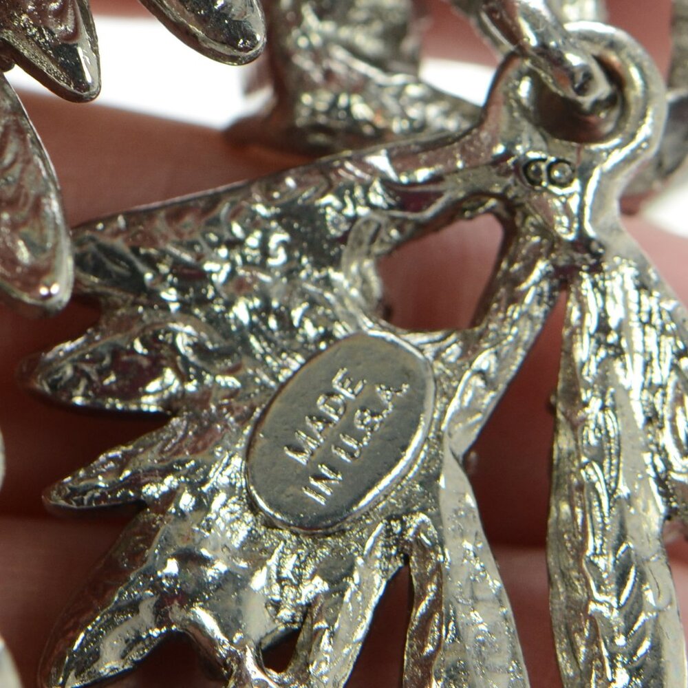 Oscar de la Renta Crystal Necklace - Picture 6 of 7